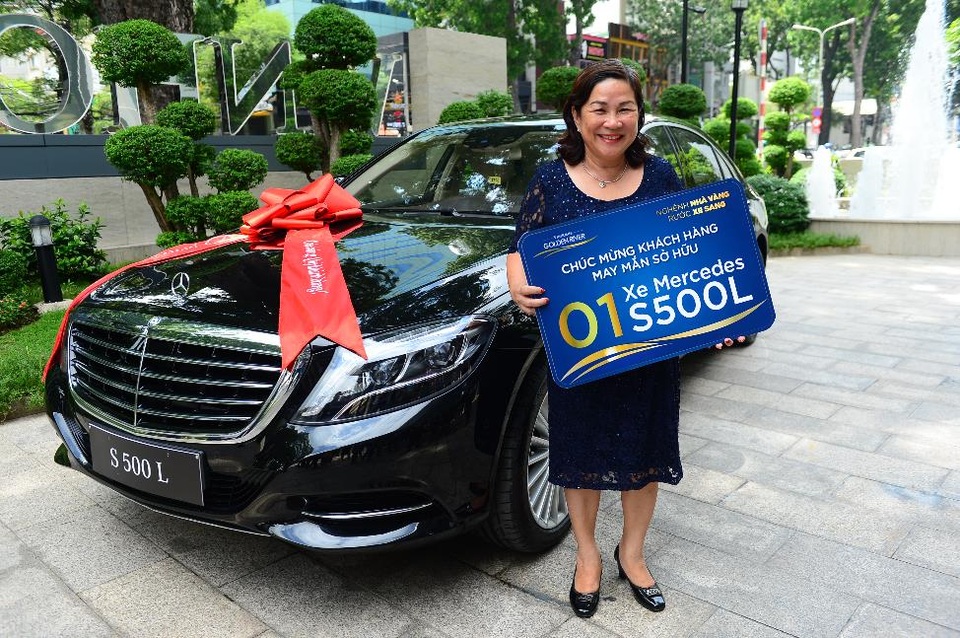 “Ai cũng muốn ở nhà xịn nhà sang, ai cũng muốn đi xe xịn xe tốt nên cùng lúc có được những điều đó thì rất may mắn” - Cô Nguyễn Thị Lương, khách hàng may mắn trúng thưởng đợt 2