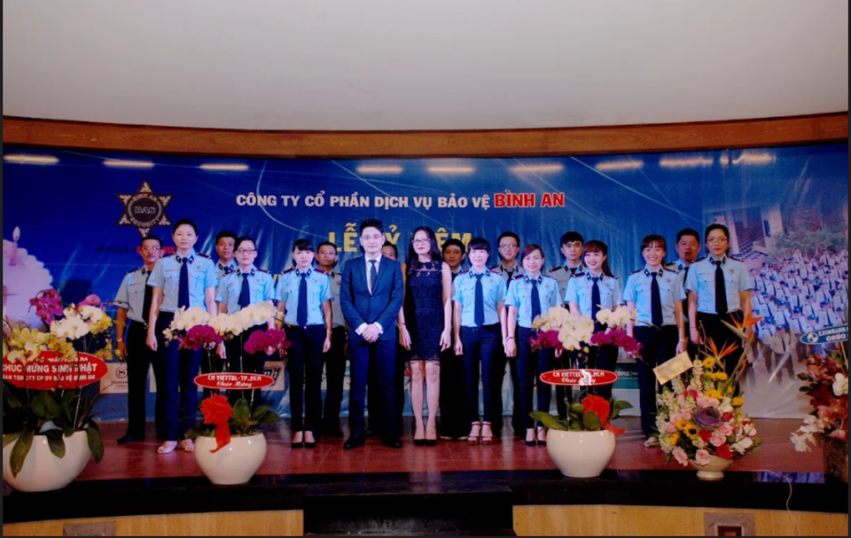 Tình bạn đặc biệt làm nên thương hiệu Doanh nghiệp - 2 Chị Hoài An và Anh Bàng Long trong Lễ kỷ niệm của Công ty