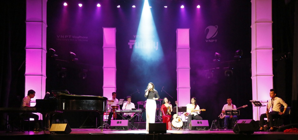 VinaPhone tri ân khách hàng thân thiết bằng đêm nhạc giàu cảm xúc - 3