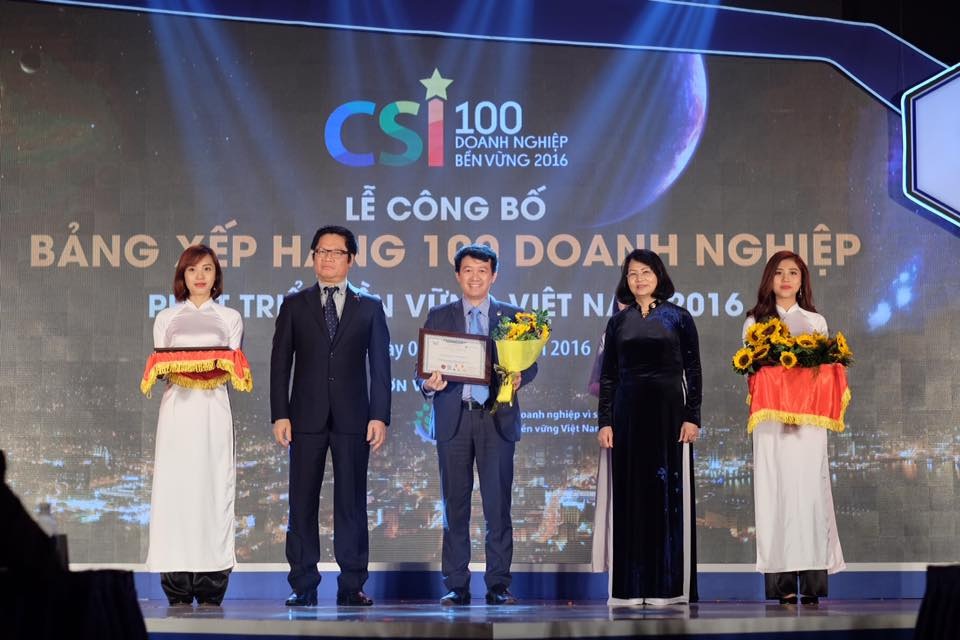 Tập đoàn Bảo Việt - Top 10 doanh nghiệp bền vững xuất sắc nhất Việt Nam 2016 - 2 Ông Phạm Ngọc Tú - Phó Giám đốc Khối Quản lý Tài chính, Tập đoàn Bảo Việt nhận giải Top 10 Doanh nghiệp bền vững Việt Nam 2016
