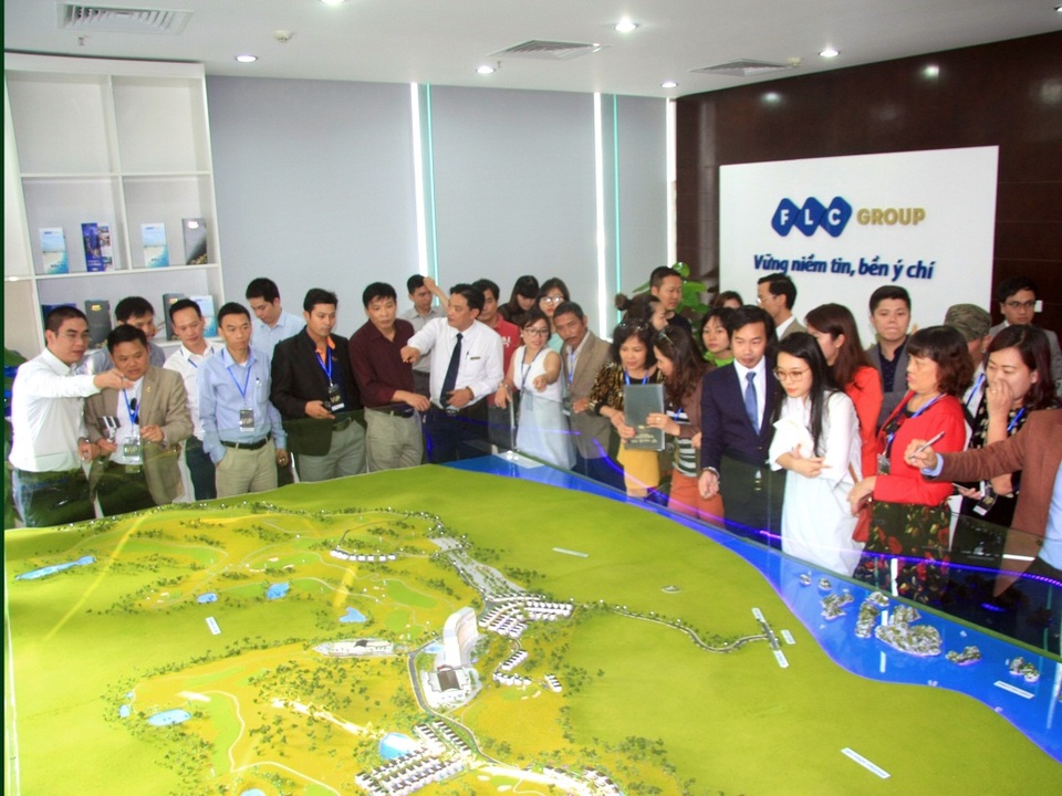 Đón hàng trăm lượt khách: FLC Hạ Long khẳng định sức hút vượt trội - 2 Hàng trăm lượt khách hàng tới tìm hiểu thông tin về dự án FLC Hạ Long