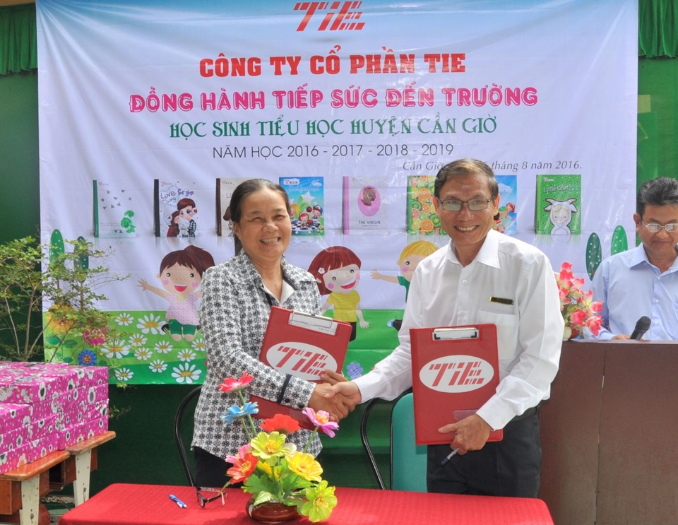 TIE - Chung tay chăm lo cho thế hệ tương lai - 4 Sở hữu nhà máy với công suất mỗi năm đến 62 triệu tập vở và 9 triệu mặt hàng văn phòng phẩm, TIE tập trung cung cấp các dòng sản phẩm tập vở mang thương hiệu TIE Stationery có thiết kế mới, lạ, bắt mắt nhằm phục vụ nhu cầu sử dụng tập vở chất lượng cao của học sinh, sinh viên cùng các loại văn phòng phẩm và nhiều sản phẩm văn hóa trên toàn quốc.