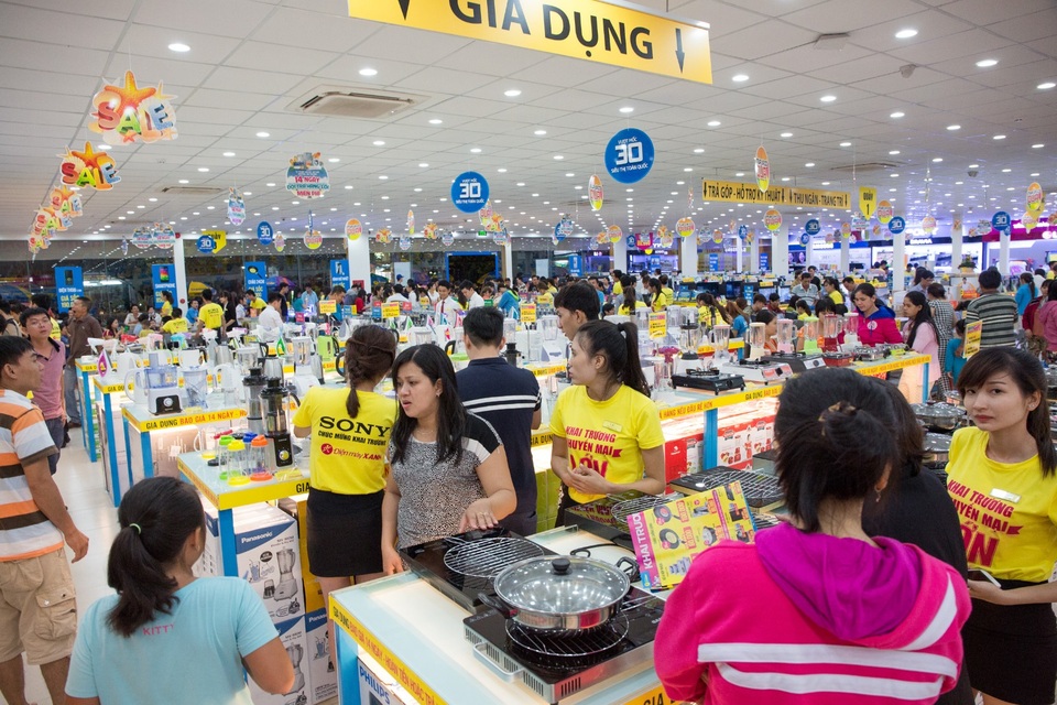 9 tháng, Điện máy Xanh tiếp tục duy trì tăng trưởng doanh thu trên 200% - 2 Điện máy Xanh liên tục mở mới 81 siêu thị tính từ đầu năm đến nay