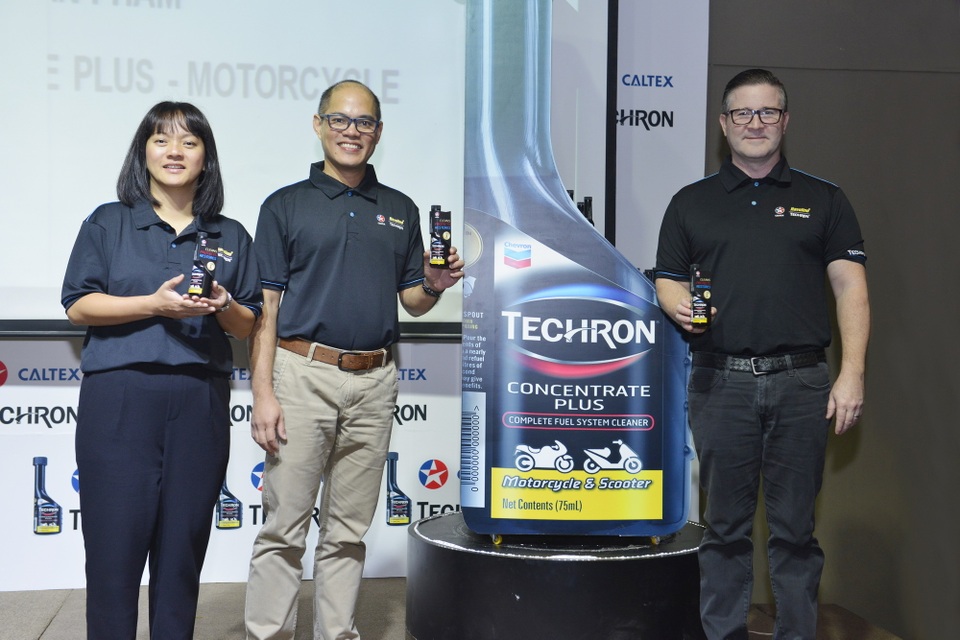 Caltex ra mắt sản phẩm làm sạch động cơ xe máy - 1 Đại diện Chevron Việt Nam và sản phẩm làm sạch động cơ xe máy