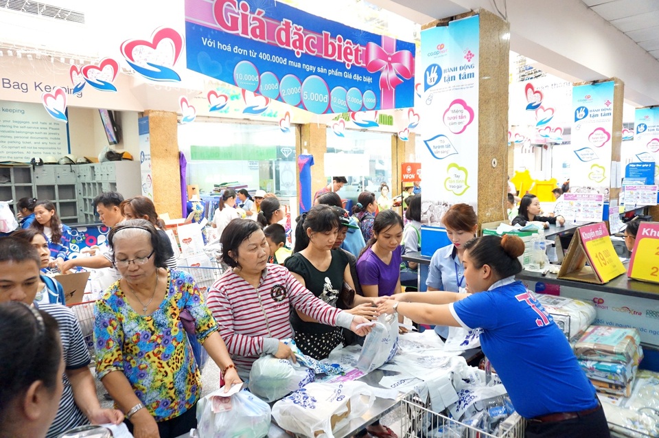 Siêu thị bán 6 gói sữa Nutifood giá chỉ 5.000 đồng - 1 Siêu thị bán 6 gói sữa Nutifood giá chỉ 5.000 đồng - 1