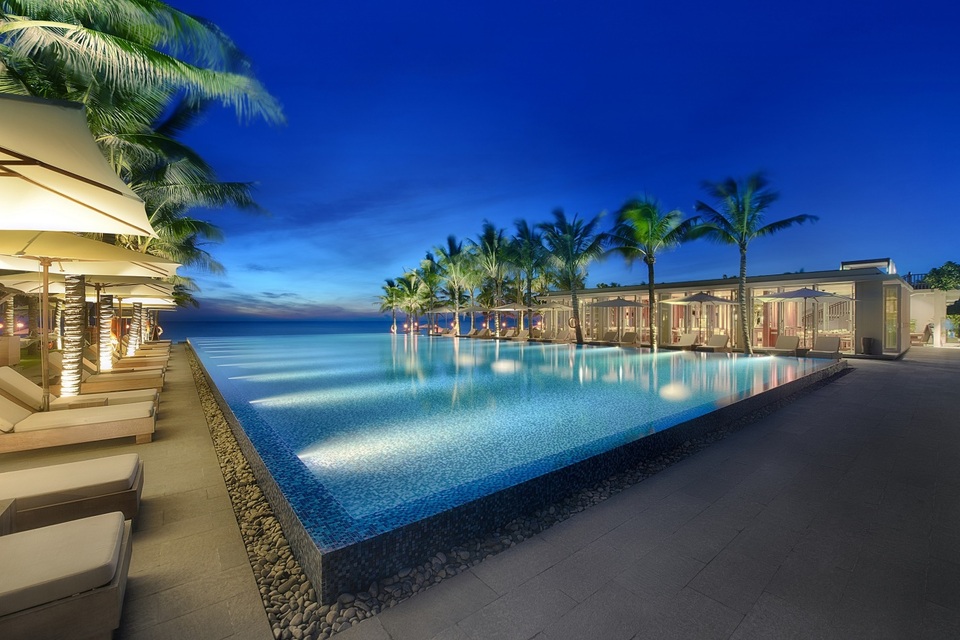 Sinh lợi trọn đời với Condotel 5 sao tại Đà Nẵng - 2 Khu hồ bơi sang trọng tại Naman Retreat