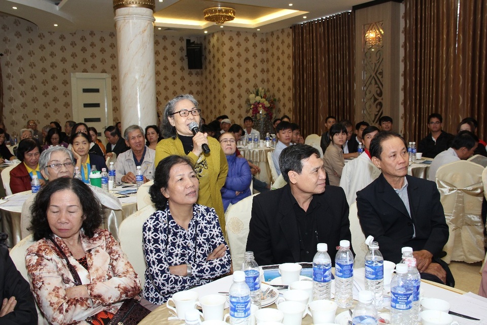 Khách mời đặt câu hỏi với TS Lee Hwan về những tác dụng của nhân sâm