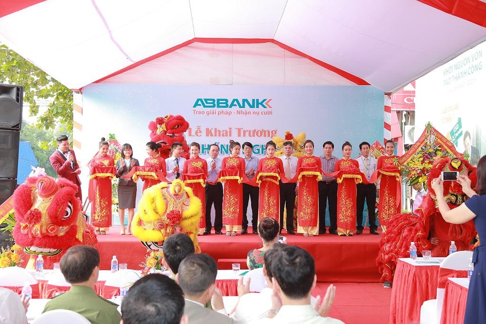 Ngân hàng đua mở rộng mạng lưới - 4