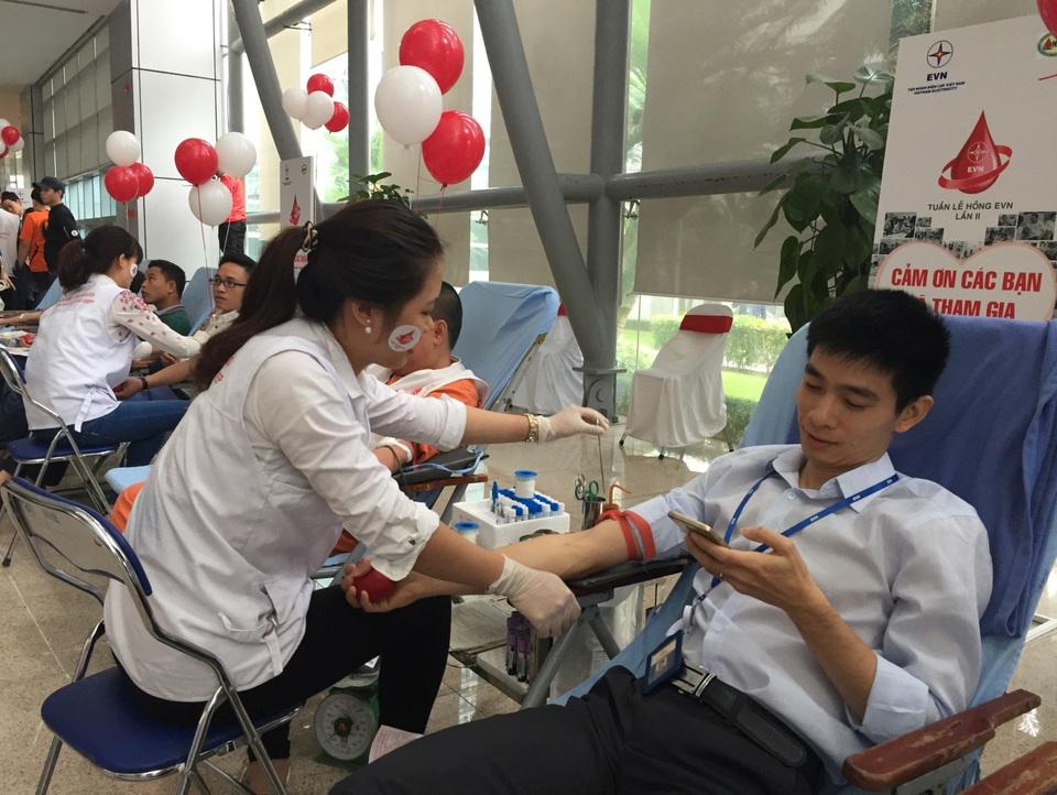 Tuần lễ hồng EVN lần thứ II: Món quà ý nghĩa cho cộng đồng - 3 Tuần lễ hồng EVN lần thứ II: Món quà ý nghĩa cho cộng đồng - 3