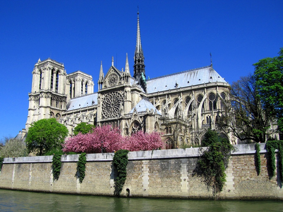 Tinh hoa nghệ thuật Pháp “đánh bại” thời gian - 8 Nhà thờ Đức Bà ở Paris (Cathédrale Notre-Dame de Paris) được hoàn thành vào năm 1350