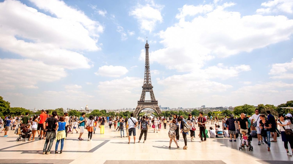 Tinh hoa nghệ thuật Pháp “đánh bại” thời gian - 11 Tháp Eiffel – công trình của kỹ sư kết cấu Gustave Eiffel là một trong những biểu tượng trường tồn của nước Pháp