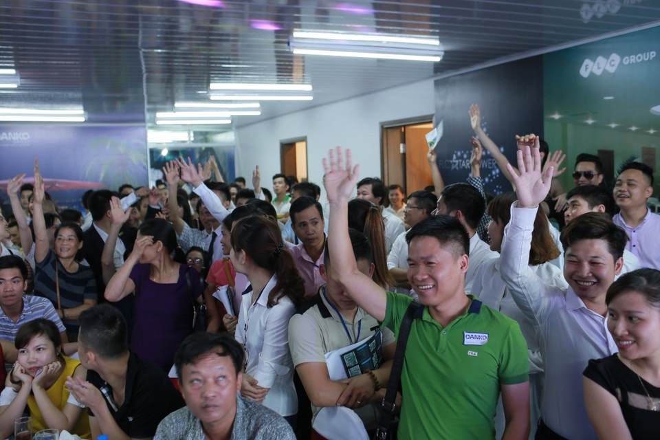 FLC Star Tower chào năm mới 2017 với nhiều chương trình quà tặng - 3 Các sự kiện thường được tổ chức tại phòng bán hàng và nhà mẫu đặt tại tầng 4 của dự án, thu hút nhiều khách hàng tới tìm hiểu và tham gia chương trình giải thưởng giá trị