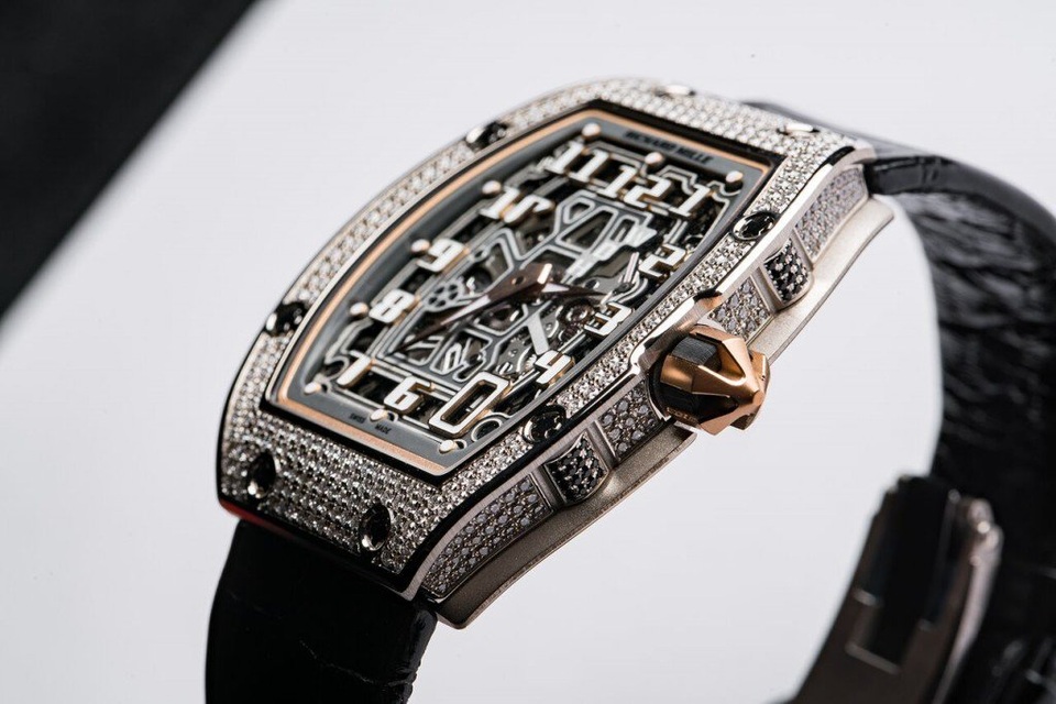 Sắp khai mạc triển lãm SIHH 2017 – Cuộc chơi của các ông lớn ngành đồng hồ Thụy Sỹ - 2 Chiếc đồng hồ RM 67-01 Automatic Extra Flat lần đầu tiên được giới thiệu tại SIHH 2016 với kiểu dáng tonneau đặc trưng của Richard Mille, cùng với đó là thiết kế mỏng và tinh tế hơn mang đến sự kín đáo.