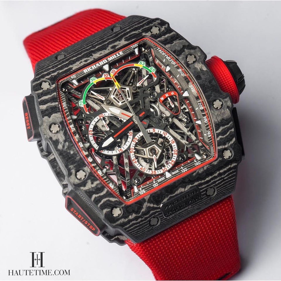 SIHH2017: Richard Mille cùng McLaren đưa vật liệu đoạt giải Nobel vào RM50-03 - 2 Sự kết hợp của Carbon TPT và Graphene tạo nên một chiếc vỏ siêu nhẹ cùng khả năng chống sốc cao và vẻ ngoài ấn tượng với các đường gợn sóng như vân gỗ.