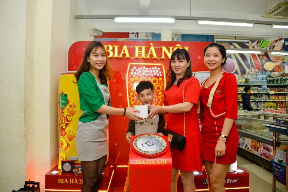 Tết uống bia vang - Mang lộc về nhà cùng bia Hà Nội - 2 Tết uống bia vang - Mang lộc về nhà cùng bia Hà Nội - 2