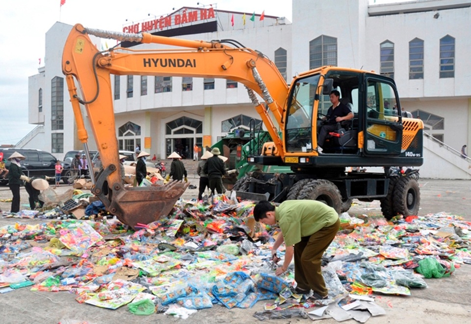 Thị trường tiêu dùng cận Tết: Nỗi lo của các doanh nghiệp chân chính - 1 Thị trường tiêu dùng cận Tết: Nỗi lo của các doanh nghiệp chân chính - 1