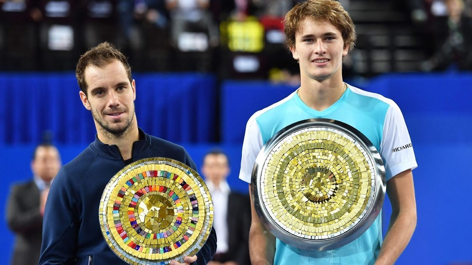 Richard Mille bắt tay cùng thần đồng tennis Alexander Zverev - 2 Alexander Zverev (phải) với chức vô địch tại giải Sud de France.