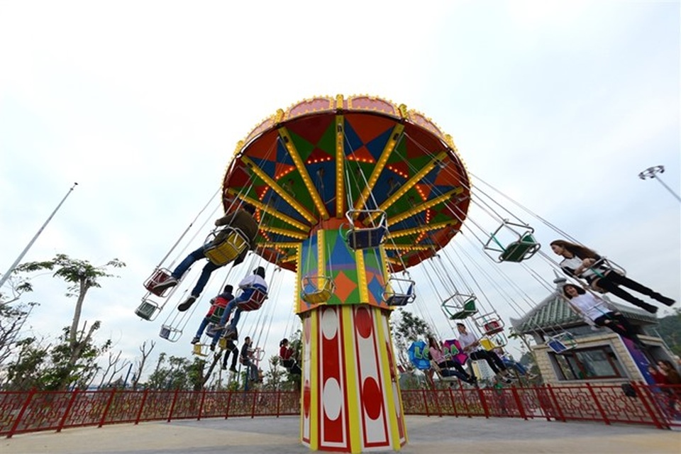 Hạ Long “cháy” phòng nghỉ khi công viên lớn nhất Đông Nam Á đi vào hoạt động - 2 Hạ Long “cháy” phòng nghỉ khi công viên lớn nhất Đông Nam Á đi vào hoạt động - 2