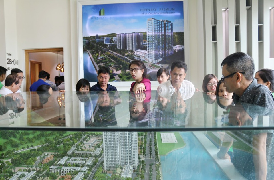 BĐS nghỉ dưỡng bung hàng đón dòng kiều hối đầu năm - 1 Vàng và chứng khoán luôn tiềm ẩn nhiều rủi ro khiến các nhà đầu tư chuyển hướng sang BĐS.