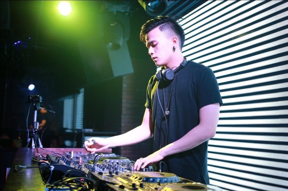 VinaPhone đang đầu tư trên sân chơi EDM như thế nào? - 3 Vietnam tour 2017 sẽ mang “bữa tiệc” âm nhạc điện tử tới hơn 7 tỉnh/thành phố trong cả nước.
