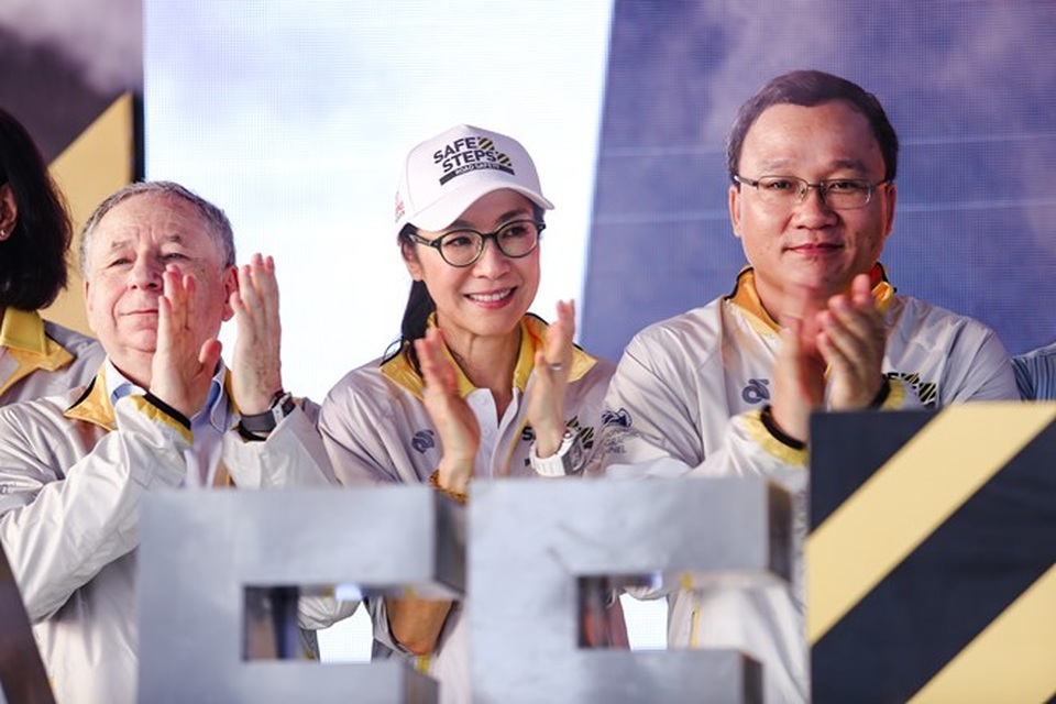 Dương Tử Quỳnh cùng Jean Todt thăm Richard Mille Hà Nội - 2 Dương Tử Quỳnh cùng Jean Todt thăm Richard Mille Hà Nội - 2