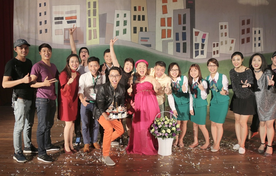 Chiến dịch nâng cao nhận thức về tầm soát ung thư cùng Bệnh Viện Thu Cúc - 3 Nghệ sĩ Xuân Hinh mừng đón sinh nhật lần 60 cùng đại diện Bệnh viện Thu Cúc, các nghệ sĩ và 600 người hâm mộ Quảng Ninh.