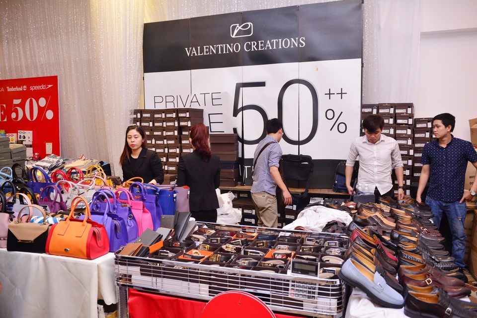 200 thương hiệu thời trang, mỹ phẩm giảm 50% tại Hải Phòng - 3 Một góc gian hàng Valentino Creations tại sự kiện VSTYLE’S PRIVATE SALE