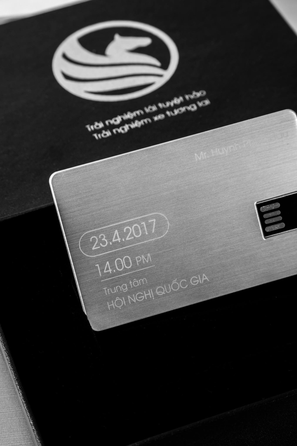 Xứng tầm sự kiện 8 tỷ, PEGA gây sốc với thiệp mời ai cũng muốn sở hữu - 4 Thông tin về thời gian, địa điểm và tên khách mời được khắc tỉ mỉ bằng laser