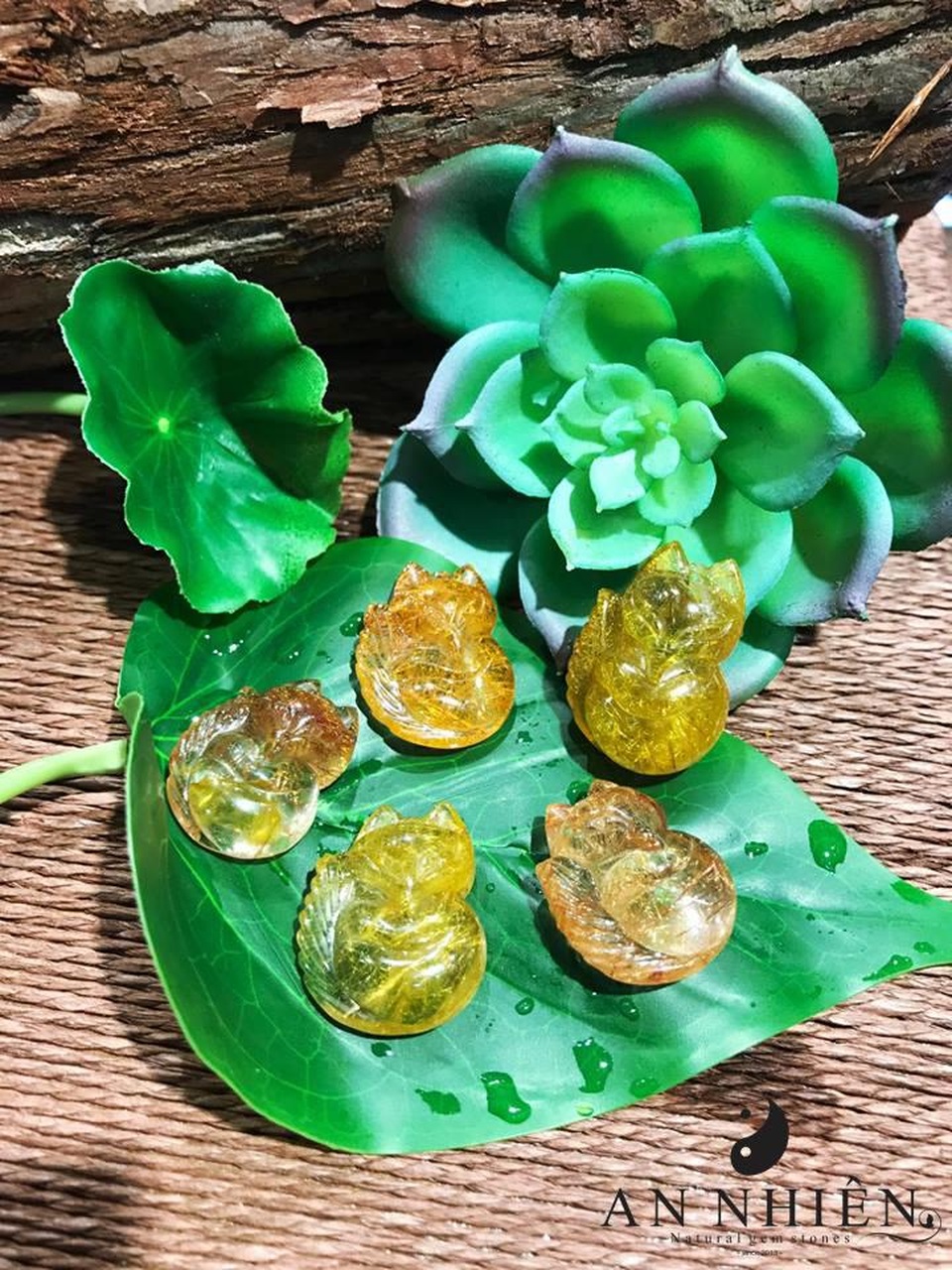 Thạch Anh tóc – món đồ tài lộc không thể thiếu trong giới doanh nhân - 3 Thạch anh tóc được chế tác thành những hình dạng khác nhau vô cùng đẹp mắt để mang theo bên người.