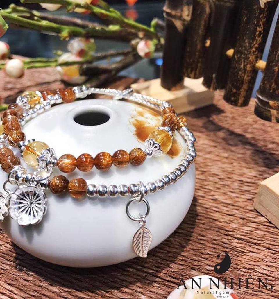 Thạch Anh tóc – món đồ tài lộc không thể thiếu trong giới doanh nhân - 7 Chuỗi charm từ thạch anh tóc được nhiều người yêu thích.