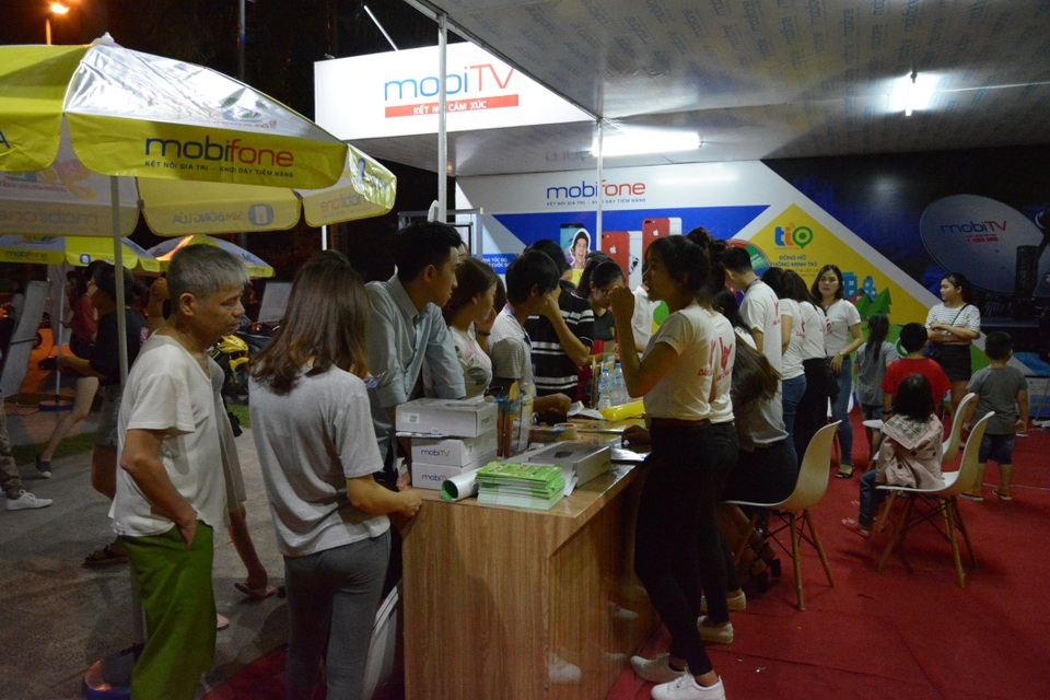 Sân chơi "YOLO - Dám chia sẻ" của MobiFone sôi sục cộng đồng trẻ - 6 MobiFone giới thiệu các dịch vụ, Facebook Data là một trong những ưu đãi được giới trẻ rất quan tâm