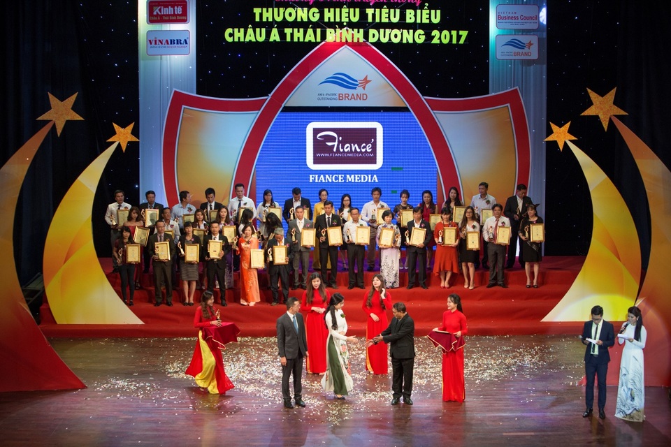 FIANCÉMEDIA: “Top 100 thương hiệu tiêu biểu Châu Á – Thái Bình Dương 2017 - 1