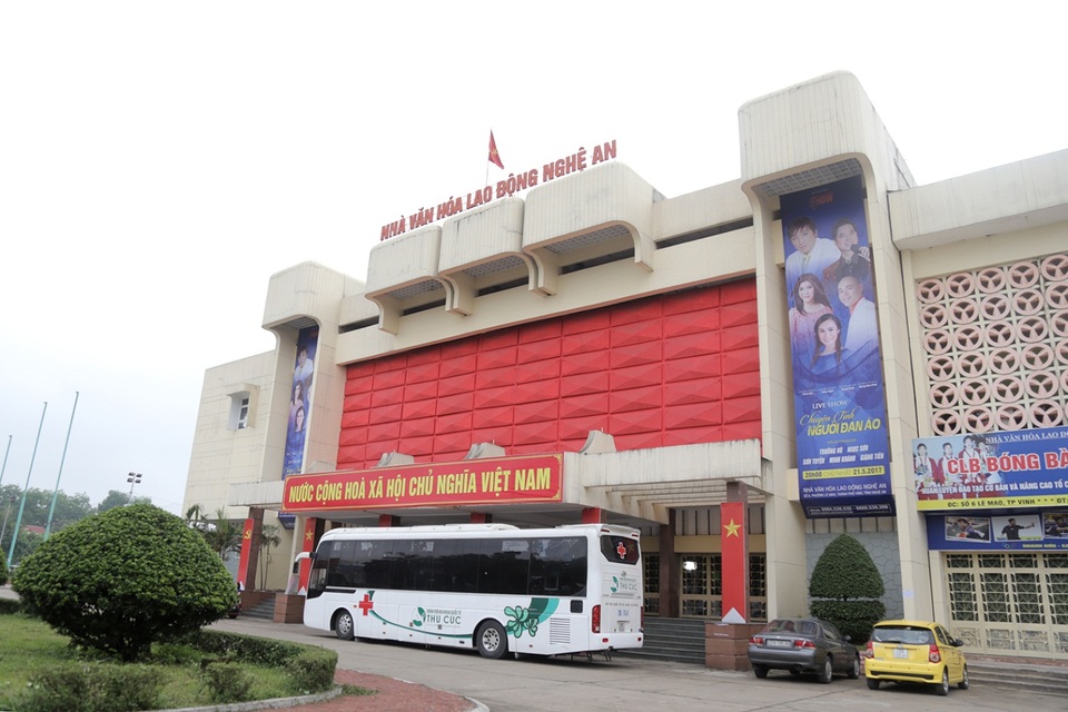 Một ngày theo đoàn bác sĩ khám tầm soát ung thư - 1 Xe y tế chuyên dụng trang bị hiện đại sẵn sàng phục vụ người dân
