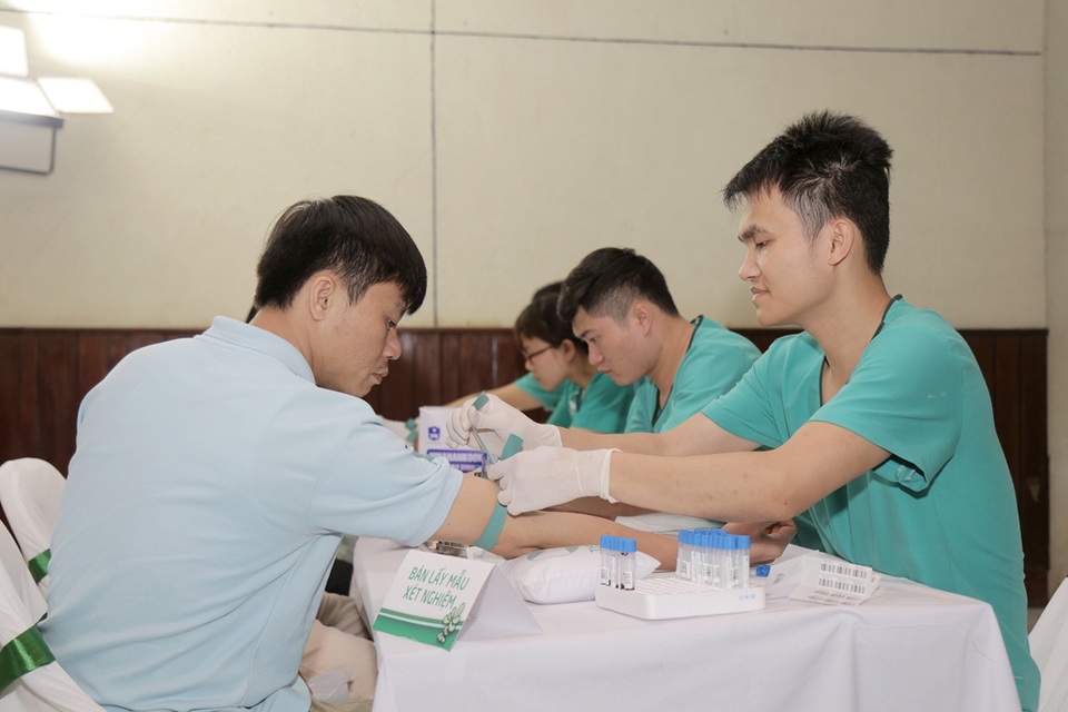 Một ngày theo đoàn bác sĩ khám tầm soát ung thư - 3 Tầm soát ung thư sớm giúp mọi người tìm kiếm các dấu hiệu ban đầu trước khi bệnh gây ra triệu chứng, giúp tăng cơ hội sống và điều trị thành công.