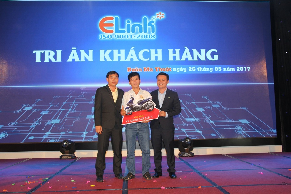 Những kỷ niệm đáng nhớ của Đèn LED Elink tại Hội Nghị Tri Ân Khách Hàng tại Đắk Lắk - 2 Khách hàng may mắn nhất tại Hội Nghị nhận được phần thưởng lớn nhất tại Hội Nghị