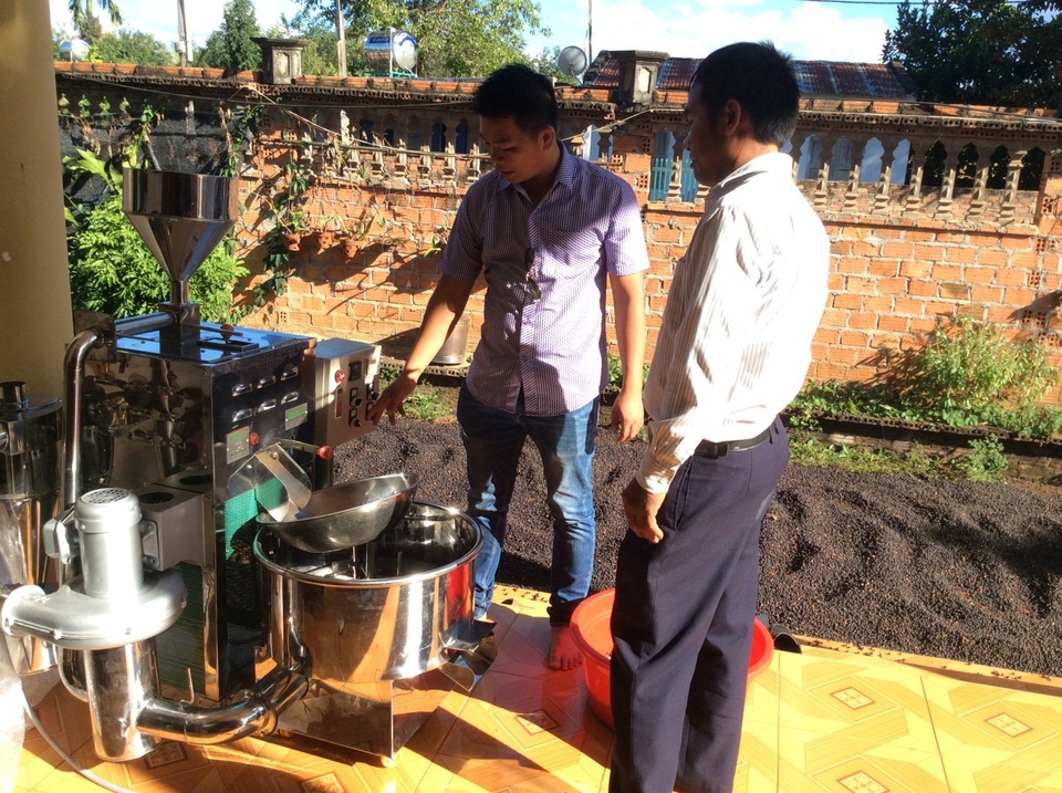 Máy rang cà phê Rio không có đại lý nào trên toàn quốc - 3 Máy rang café Rio ra mắt dòng máy trống đứng đầy đủ tính năng (full option) từ năm 2012 (ảnh chuyển giao kỹ thuật tại nhà anh Dương – Khách hàng mua máy tại Yaly, Gia Lai)