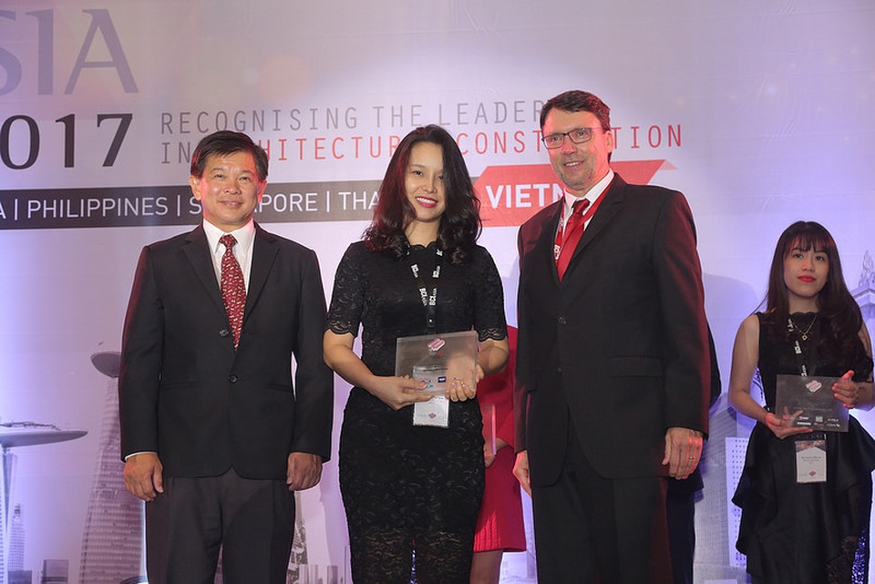 Tập đoàn Tân Hoàng Minh lọt Top 10 chủ đầu tư hàng đầu lần thứ 2 liên tiếp - 2 Đại diện Tập đoàn Tân Hoàng Minh nhận Giải thưởng