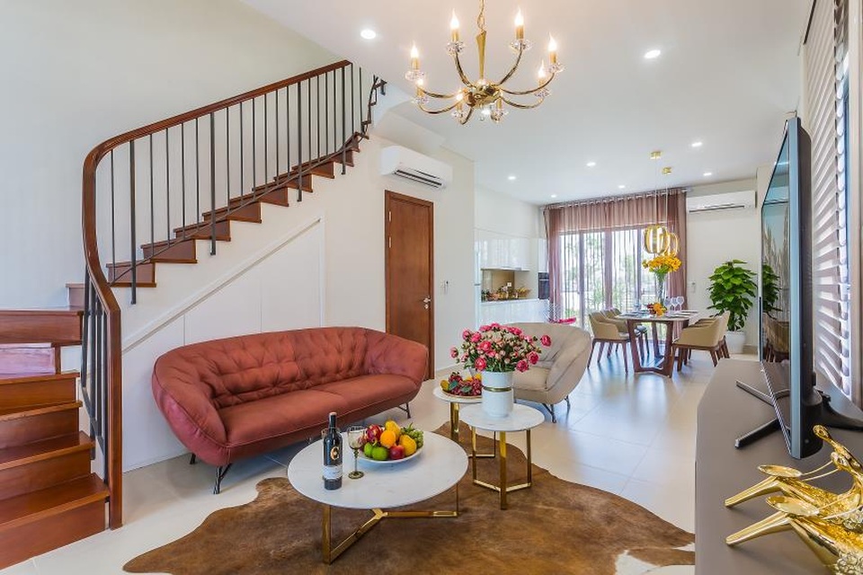 Cơn sốt biệt thự nhà vườn Vinhomes Thăng Long - 2 Từ quý 1/2017, cuộc sống tại Vinhomes Thăng Long đã bắt đầu khi chủ đầu tư bàn giao nhà cho gần 300 hộ dân