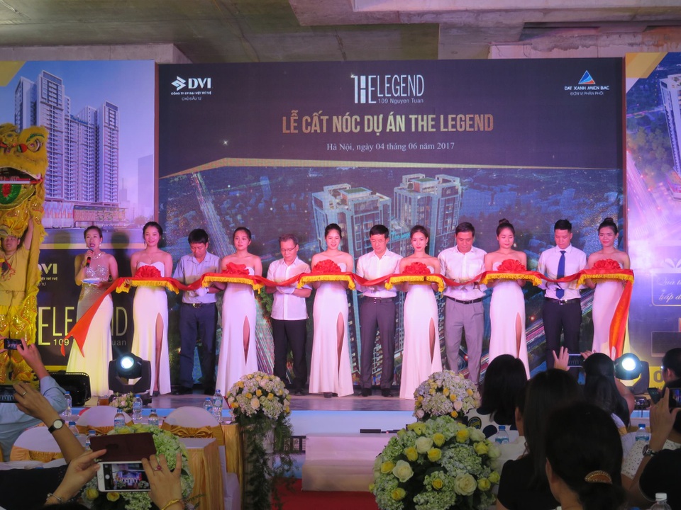 Dự án The Legend tổ chức lễ cất nóc - 1 Dự án The Legend tổ chức lễ cất nóc - 1