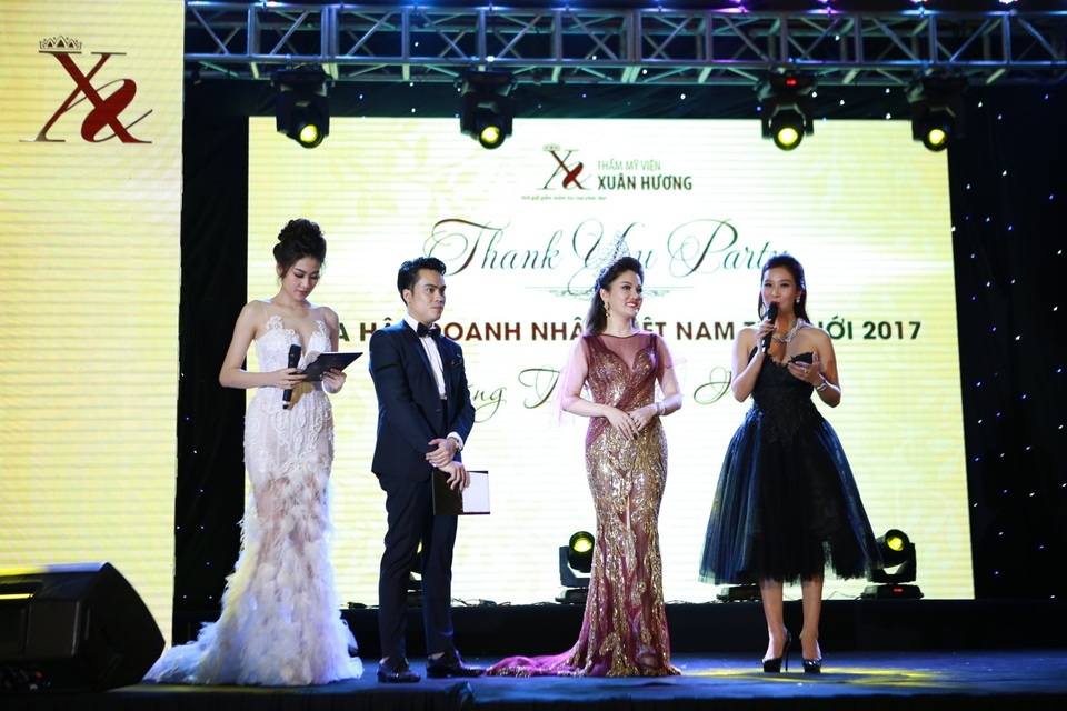 Hoa hậu Doanh nhân Xuân Hương lộng lẫy cùng dàn Hoa hậu trong đêm tiệc Thanks Party - 5 Hoa khôi Thể thao, Á hậu Quý bà Thế giới Nguyễn Thu Hương cũng tới chúc mừng hoa hậu Doanh nhân Xuân Hương.