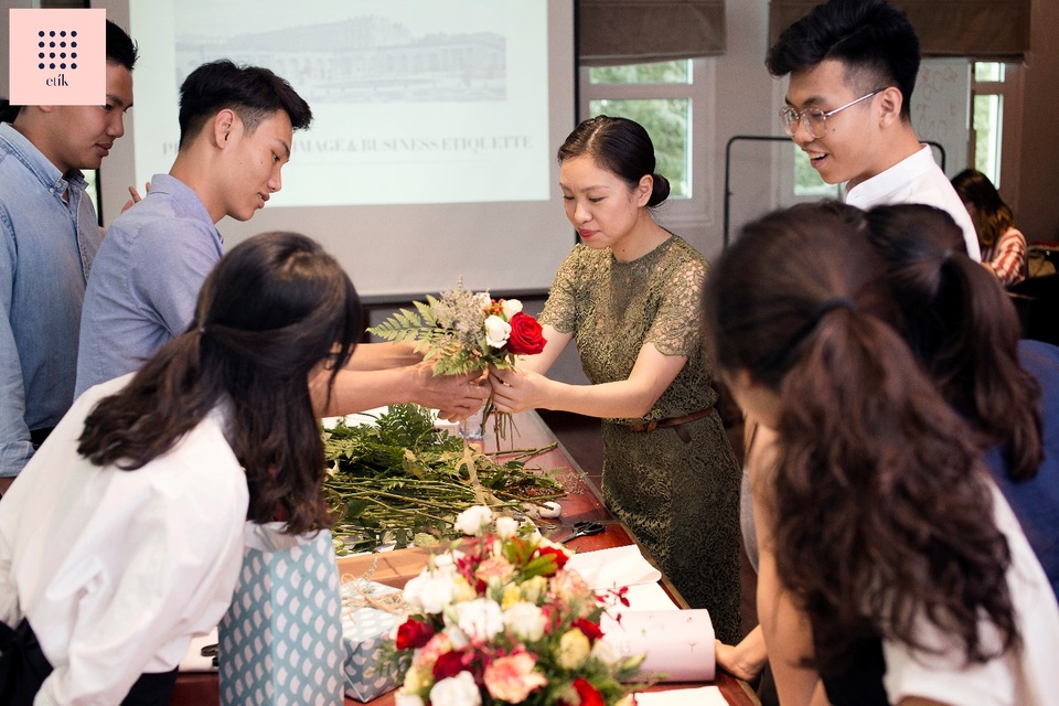 Học viện nghi thức đầu tiên tại Việt Nam: “Học để lịch sự” - 1