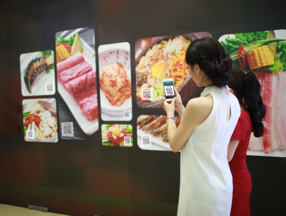 QR Pay: Ngân hàng vào cuộc, doanh nghiệp thấy cơ hội triệu USD - 3 Mã QR được tích hợp trên các gian hàng ảo giúp doanh nghiệp bán hàng mọi lúc, mọi nơi