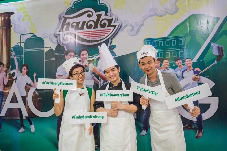 Bộ đôi blogger hoàn thành thử thách nấu ăn ngay lần đầu “Song kiếm hợp bích” - 5 Nhà máy bia Carlsberg Việt Nam mở cửa chào đón du khách từ thứ 2 đến thứ 7 hàng tuần, với giá vé 50.000đ/người.