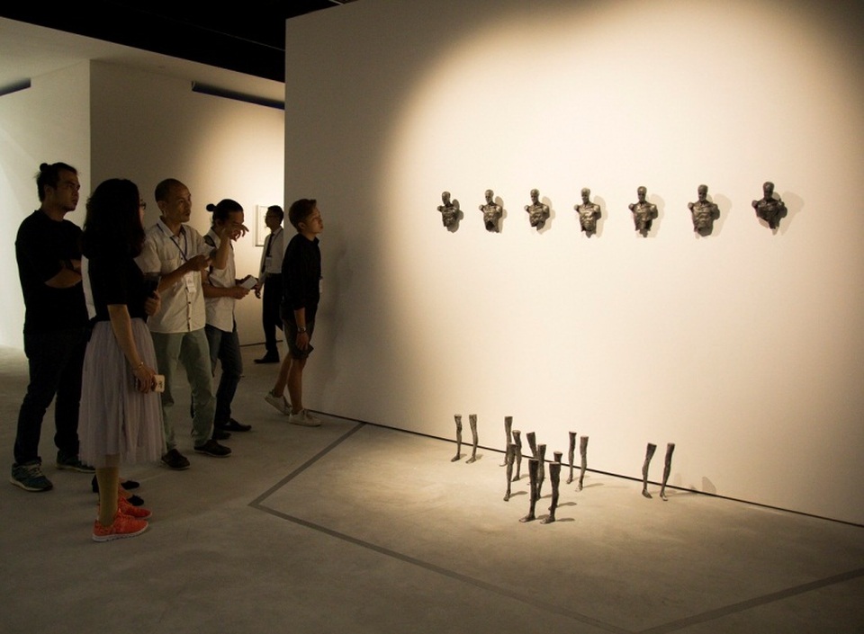 Phạm Đình Tiến - người “biến thể” người - 1 Tác phẩm “Hướng” trong không gian Trung tâm Nghệ thuật Đương đại Vincom (VCCA)