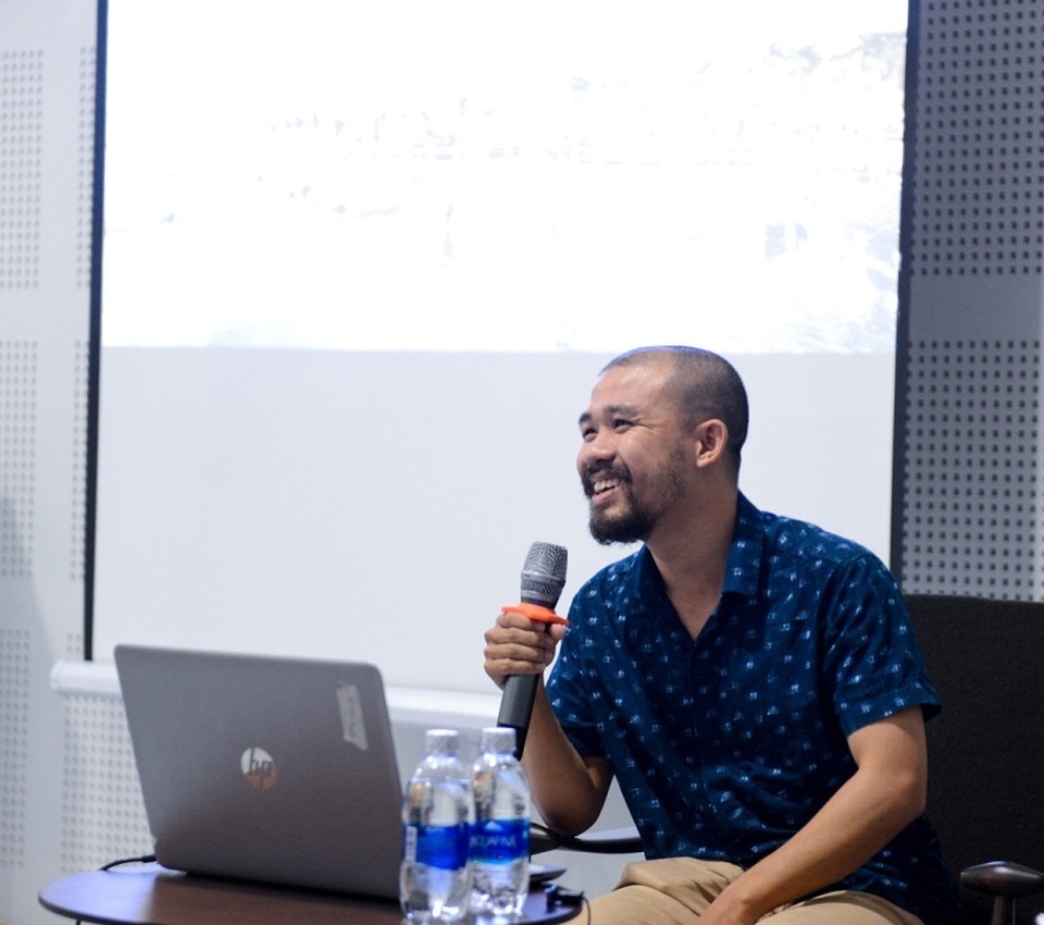 Phạm Đình Tiến - người “biến thể” người - 4 Nghệ sĩ Phạm Đình Tiến trong buổi tọa đàm nghệ thuật tại VCCA