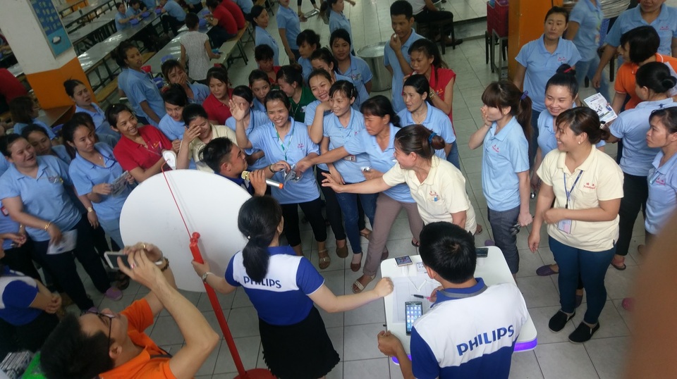 Philips tổ chức chuỗi sự kiện làm ấm lòng công nhân lao động - 1 Philips tổ chức chuỗi sự kiện làm ấm lòng công nhân lao động - 1