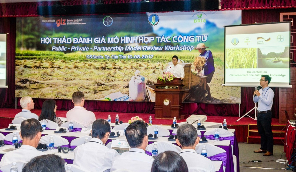 Ông Kohei Sakata, Tổng Giám đốc Bayer Việt Nam, thành viên ban điều hành dự án BRIA phát biểu khởi động cuộc thi