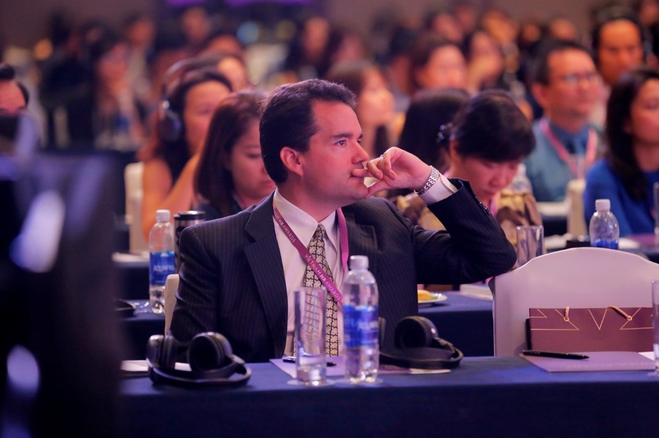 Chiến lược nguồn lực trong thời đại 4.0: Là bứt phá, hoặc là không gì cả! - 5 Vietnam HR Awards Forum 2017 được tổ chức bởi công ty Talentnet, dưới sự bảo trợ của Báo Lao động và Xã hội, với sự tham gia của gần 400 CEO và chuyên gia trong lĩnh vực nhân sự