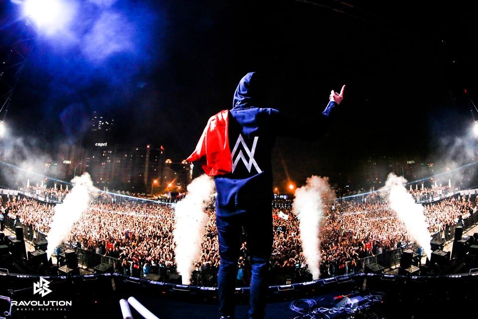 Ravolution Music Festival by Jetstar hút giới trẻ Thủ đô - 2 Màn trình diễn ‘đỉnh cao’ của Alan Walker tại Ravoltuion Music Festival 2016 vừa rồi