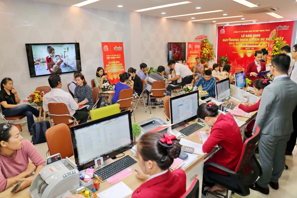 Địa ốc Kim Phát và Việt Hưng Phát trao hàng trăm sổ đỏ cho khách hàng - 4